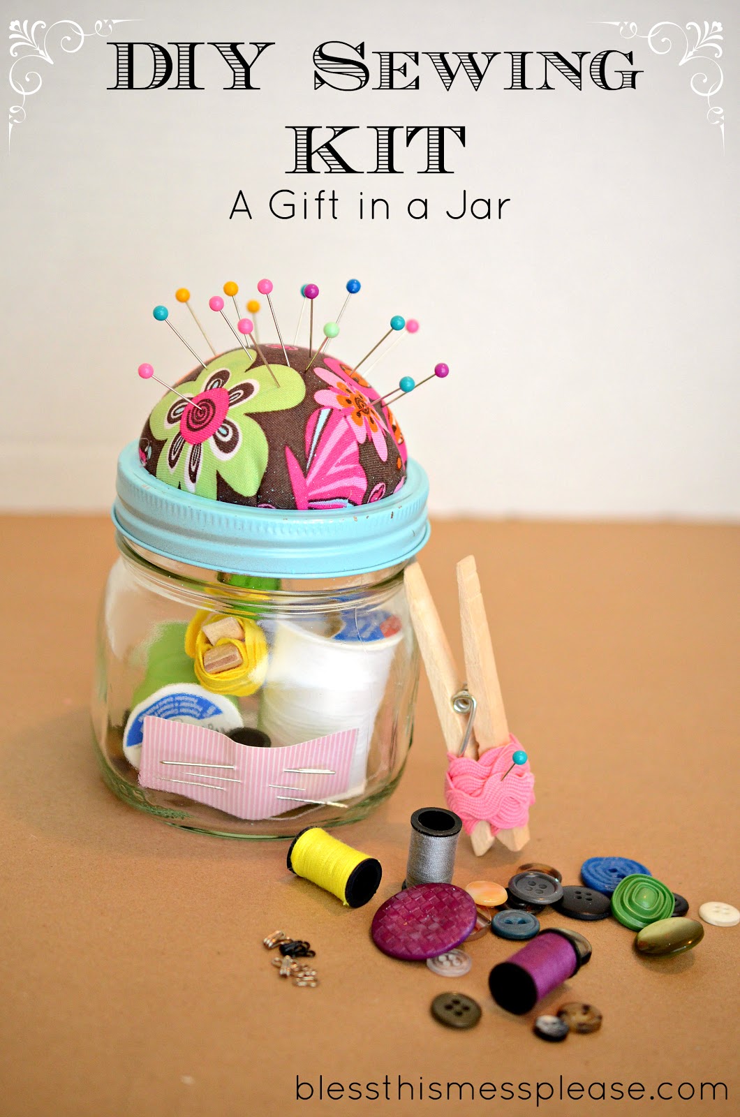 Sewing homemade gifts 20 Handmade Christmas Gifts to Start Sewing Now July 10, Well folks, you’ve seen the signs: the red and green aisle at Hobby Lobby, the expression “Christmas in July” floating around.